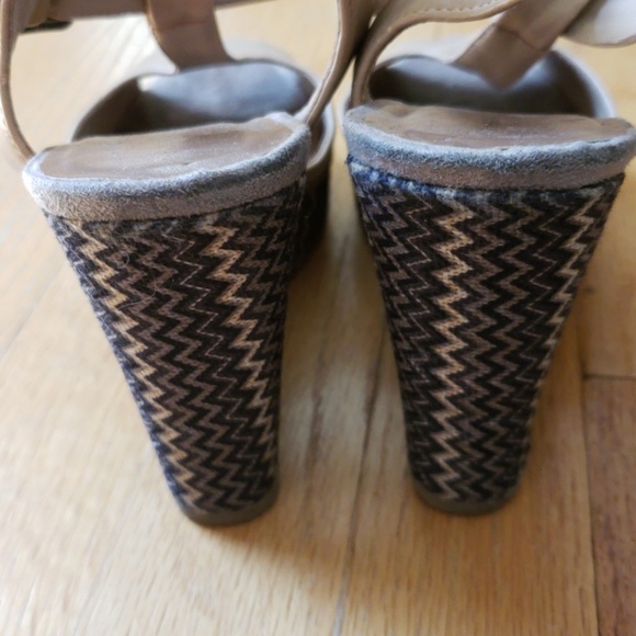 Sandals - Picture 4 of 4